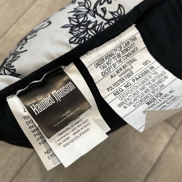 Disney Haunted Mansion Pillow Hitchhiking Ghosts Three Thumbs Up Halloween - Picture 4 of 6